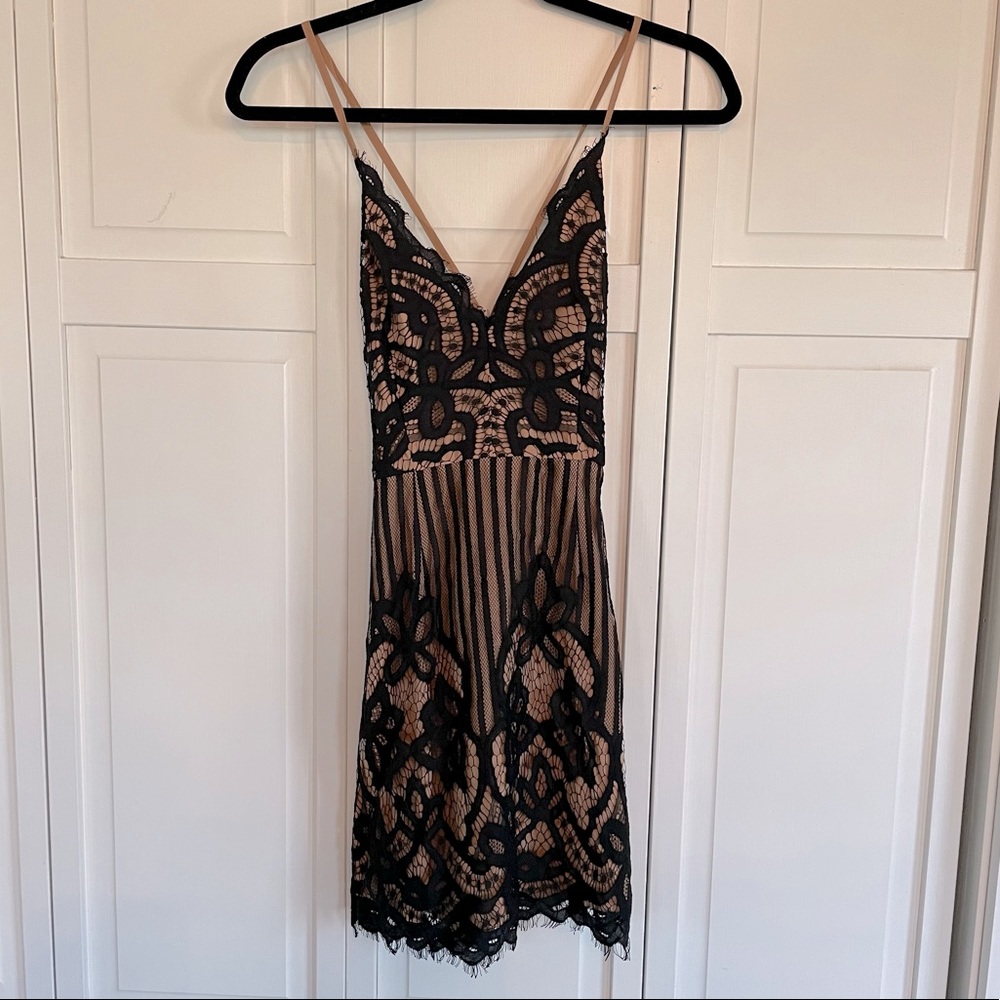 TOBI BLACK LACE DRESS